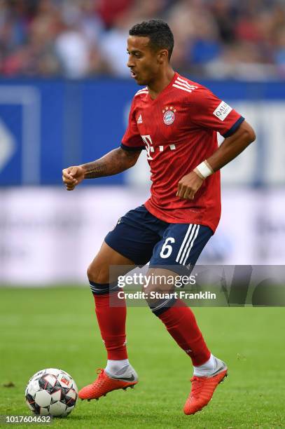 Thiago of Muenchen in action during the friendly match between Hamburger SV and Bayern Muenchen at Volksparkstadion on August 15, 2018 in Hamburg,...
