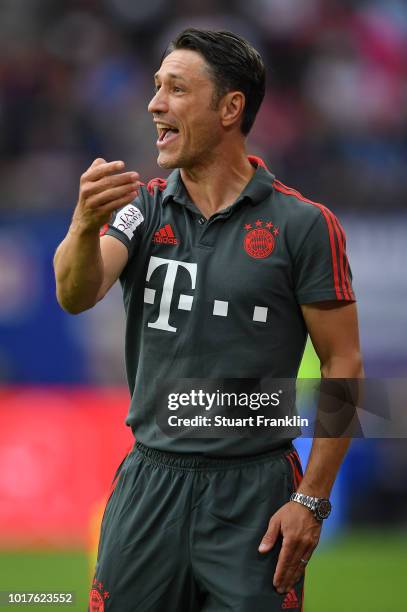 Nico Kovac, head coach of Muenchen gestures during the friendly match between Hamburger SV and Bayern Muenchen at Volksparkstadion on August 15, 2018...