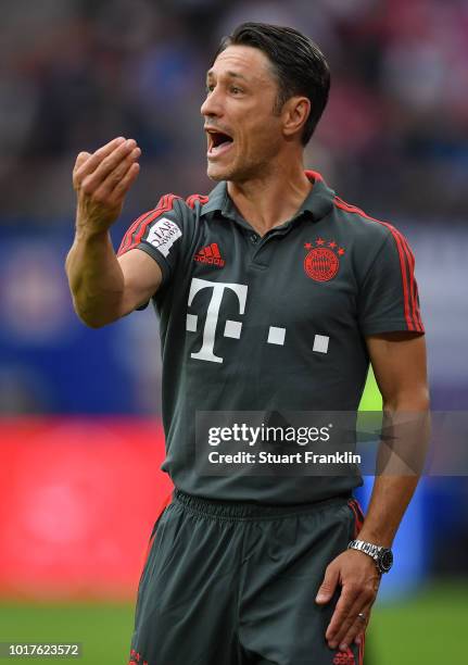 Nico Kovac, head coach of Muenchen gestures during the friendly match between Hamburger SV and Bayern Muenchen at Volksparkstadion on August 15, 2018...