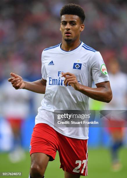 Josha Vagnoman of Hamburg looks on during the friendly match between Hamburger SV and Bayern Muenchen at Volksparkstadion on August 15, 2018 in...
