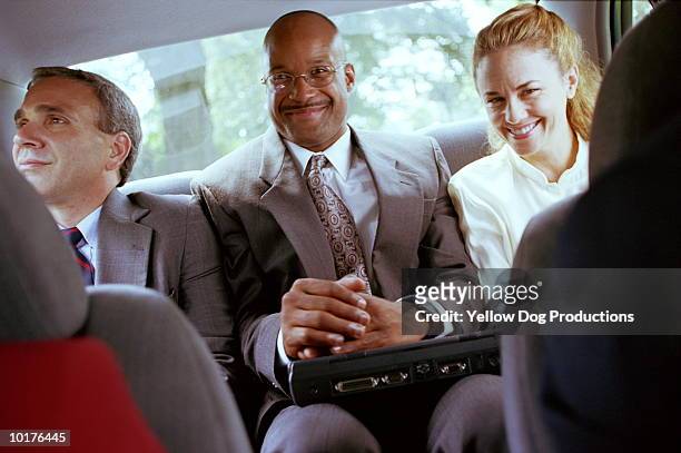 business people in car - carpool stock-fotos und bilder
