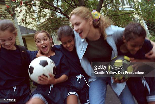 woman with girl soccer team - soccer mum stock-fotos und bilder