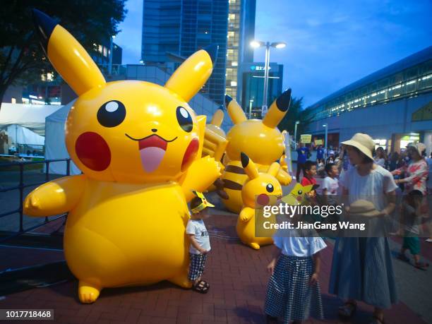 l’éclosion de pikachu 5e à yokohama - pokémon photos et images de collection