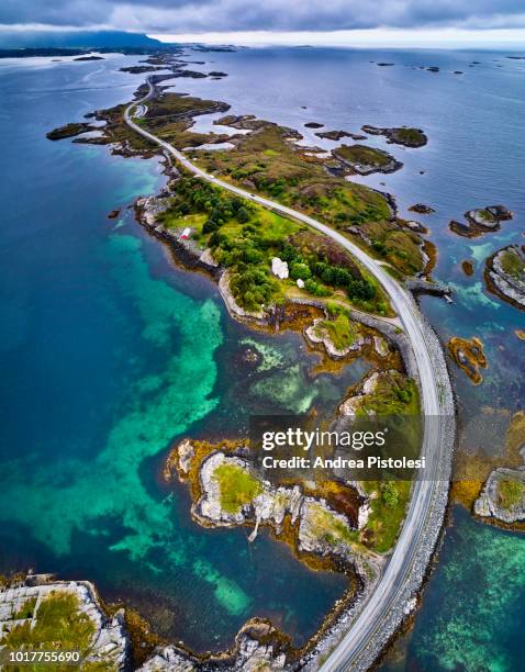 atlantic road in norway - atlantic road norway fotografías e imágenes de stock