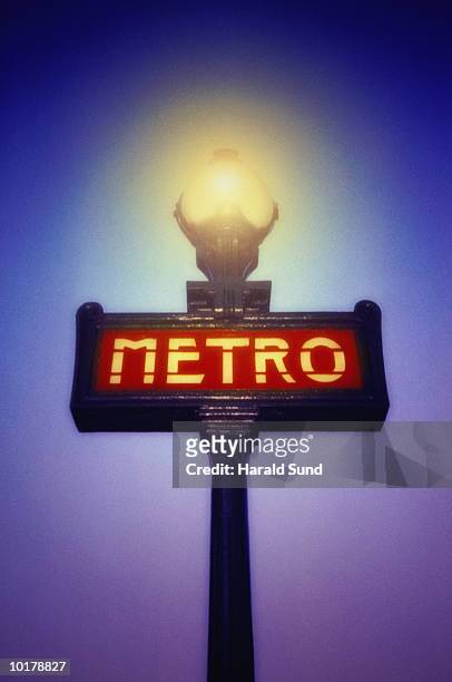 france, paris metro sign - paris metro sign stock pictures, royalty-free photos & images