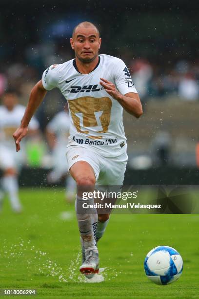 Carlos Gonzalez of Pumas controls the ball during the fourth round match between Pumas UNAM and Pachuca as part of the Torneo Apertura 2018 Liga MX...