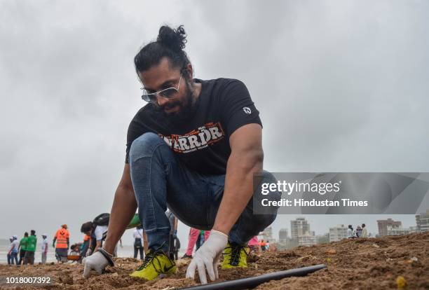 Bollywood actor Randeep Hooda participates during a beach cleanup campaign at Versova, on August 15, 2018 in Mumbai, India.