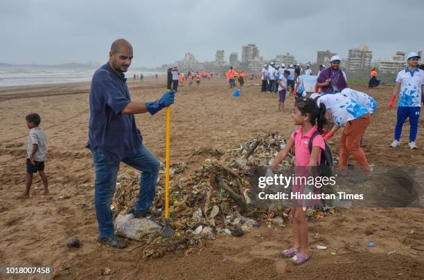 Local residents and volunteers participate during a beach cleanup campaign at Versova, on August 15, 2018 in Mumbai, India.