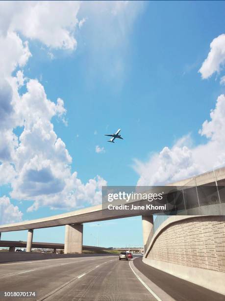 road and plane - sky from plane stock-fotos und bilder