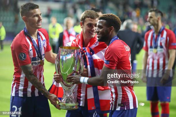 Lucas Hernandez and Antoine Griezmann of Atletico Madrid celebrate with the trophy following the UEFA Super Cup between Real Madrid and Atletico...