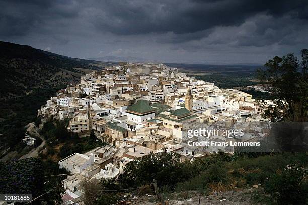 holy city of moulay idriss, morocco - moulay idriss photos et images de collection