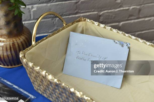 Card is left for the family of singer Aretha Franklin, in memory of the 'Queen of Soul', at the Hitsville U.S.A. Motown Museum on August 17, 2018 in...