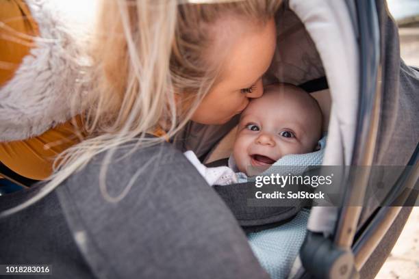 391点のママ友 外国人 ベビーカーのストックフォト Getty Images 391点のママ友 外国人 ベビーカーのストックフォト Getty Images