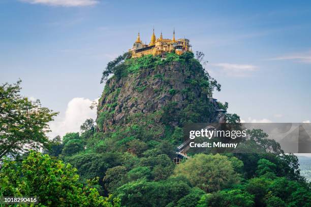 mount popa taung kalat klooster myanmar - pagan stockfoto's en -beelden