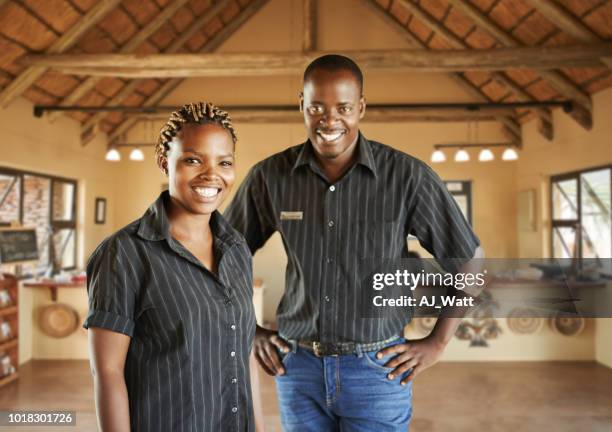 the lodge with the best service - african people safari stock pictures, royalty-free photos & images