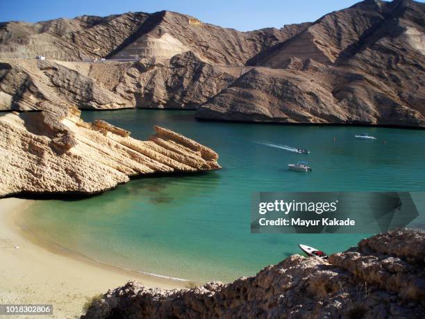 qabtab beach, muscat, oman - wave muscat stock pictures, royalty-free photos & images
