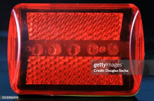 close-up of a red flashing safety light for a bicycle - reflector stock-fotos und bilder