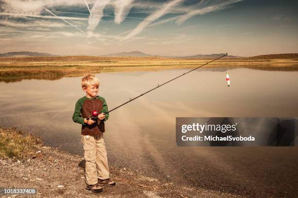 ragazzo che pesca nei mountiani - fisherman foto e immagini stock