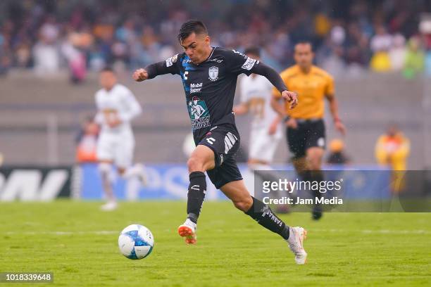 Emmanuel Garciao of Pachuca controls the ball during the fourth round match between Pumas UNAM and Pachuca as part of the Torneo Apertura 2018 Liga...