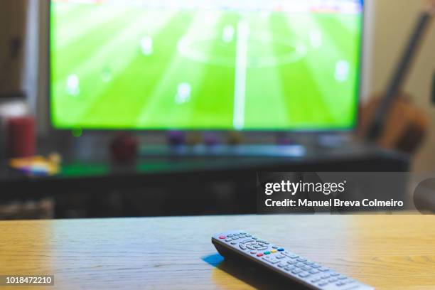 remote control over the table - alter tv stock pictures, royalty-free photos & images