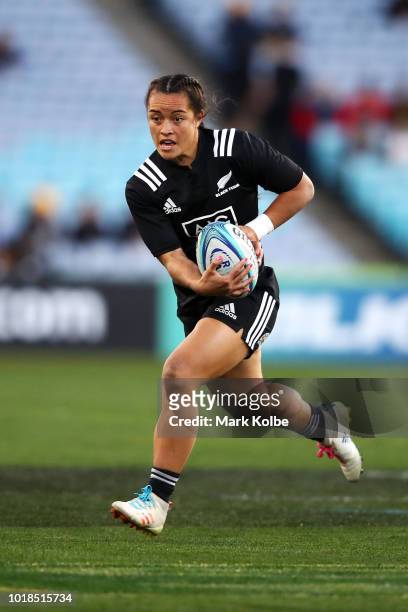 Theresa Fitzpatrick of the Black Ferns runs the ball during the Women's Rugby International match between the Australian Wallaroos and New Zealand...