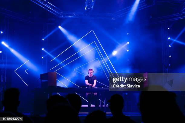 dj playing on the stage - edm dj stock pictures, royalty-free photos & images