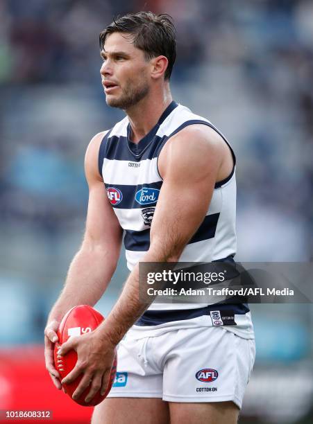 Tom Hawkins of the Cats lines up for goal during the 2018 AFL round 22 match between the Geelong Cats and the Fremantle Dockers at GMHBA Stadium on...