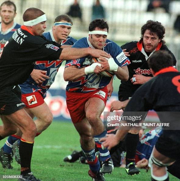 Richard Pool Jones Rugby le troisième ligne parisien Richard Pool-Jones tente de traverser la ...