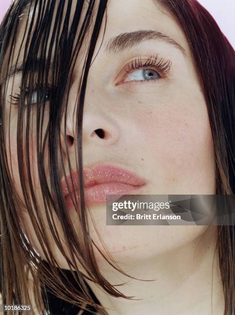 young woman with wet hair, close-up - nasses haar stock-fotos und bilder