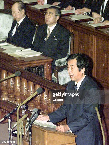 Naoto Kan , leader of the main opposition Democratic Party of Japan, responds to Prime Minister Keizo Obuchi's policy speech delivered 27 November,...