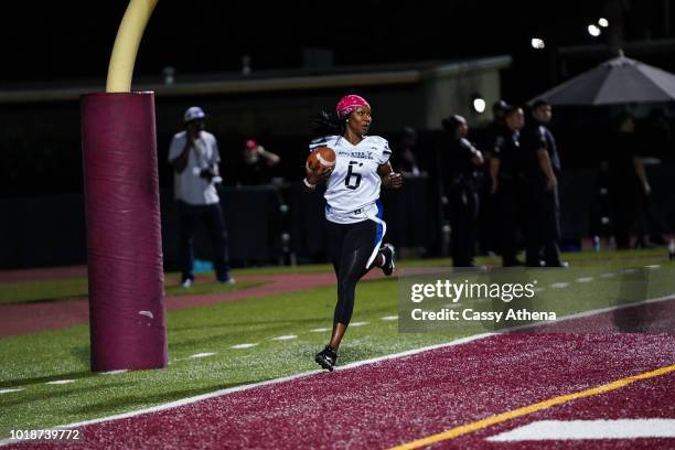 Carmelita Jeter runs for a touchdown at the 5th Annual Athletes vs. Cancer celebrity flag football game hosted by Matt Barnes and Snoop Dogg on...