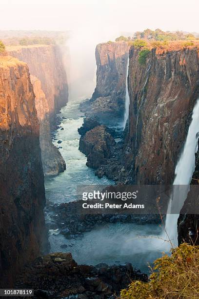 victoria falls, zambia, africa - ビクトリアフォールズ町 ストックフォトと画像