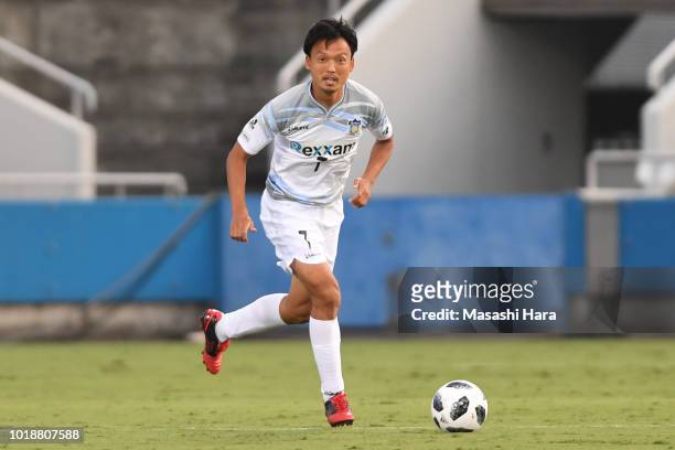 Ryota Nagata of Kamatamare Sanuki in action during the J.League J2 match between Yokohama FC and Kamatamare Sanuki at Nippatsu Mitsuzawa Stadium on...