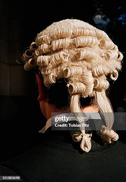 rear view of a barrister wearing a wig,  melbourne, victoria, australia - perücke stock-fotos und bilder