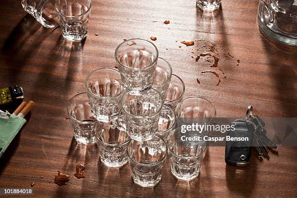 glasses stacked on top of each other on a messy table - car keys table stock-fotos und bilder