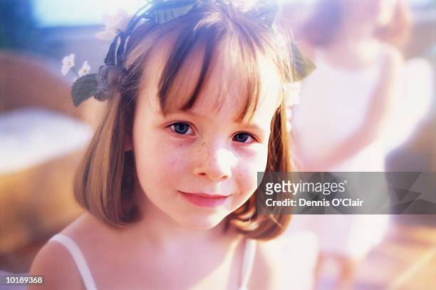 girl (4-6 years) dressing in fairy costume, portrait, close-up - 5 years stockfoto's en -beelden