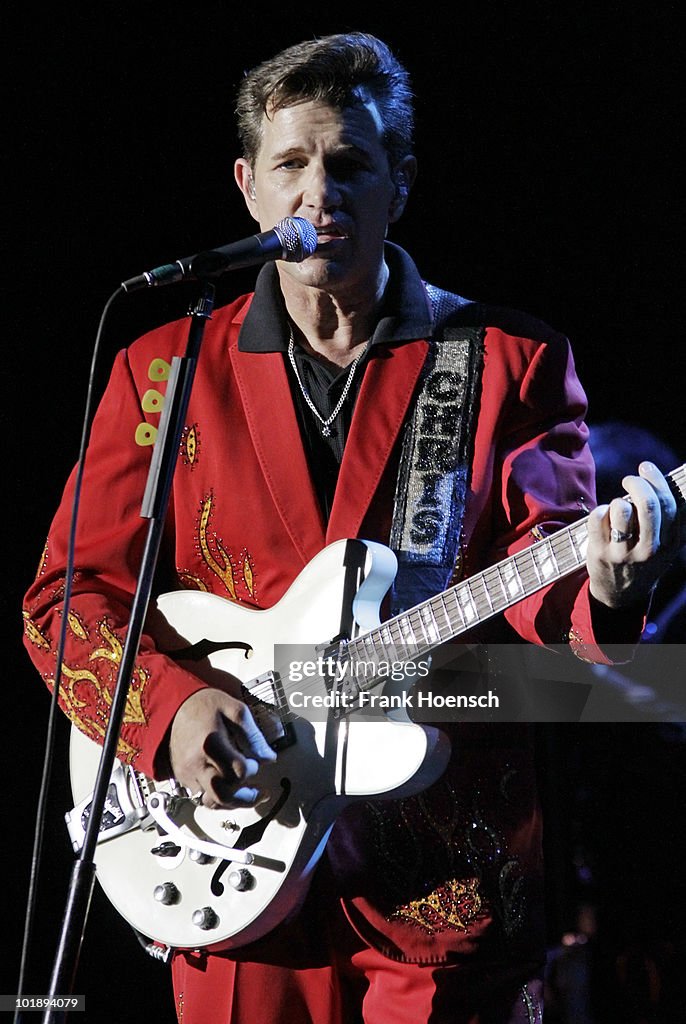 Chris Isaak In Concert