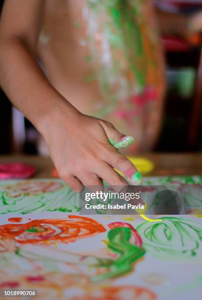 boy painting with hands - creazione artistica foto e immagini stock