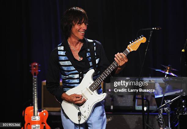 Musician Jeff Beck performs onstage at Les Paul's 95th Birthday with Special Intimate Performance at Iridium Jazz Club on June 8, 2010 in New York...