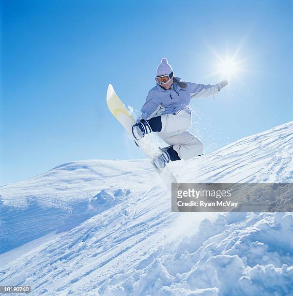 girl (15-17) snowboarding, low angle view, sun valley idaho, usa - snowboard stock-fotos und bilder