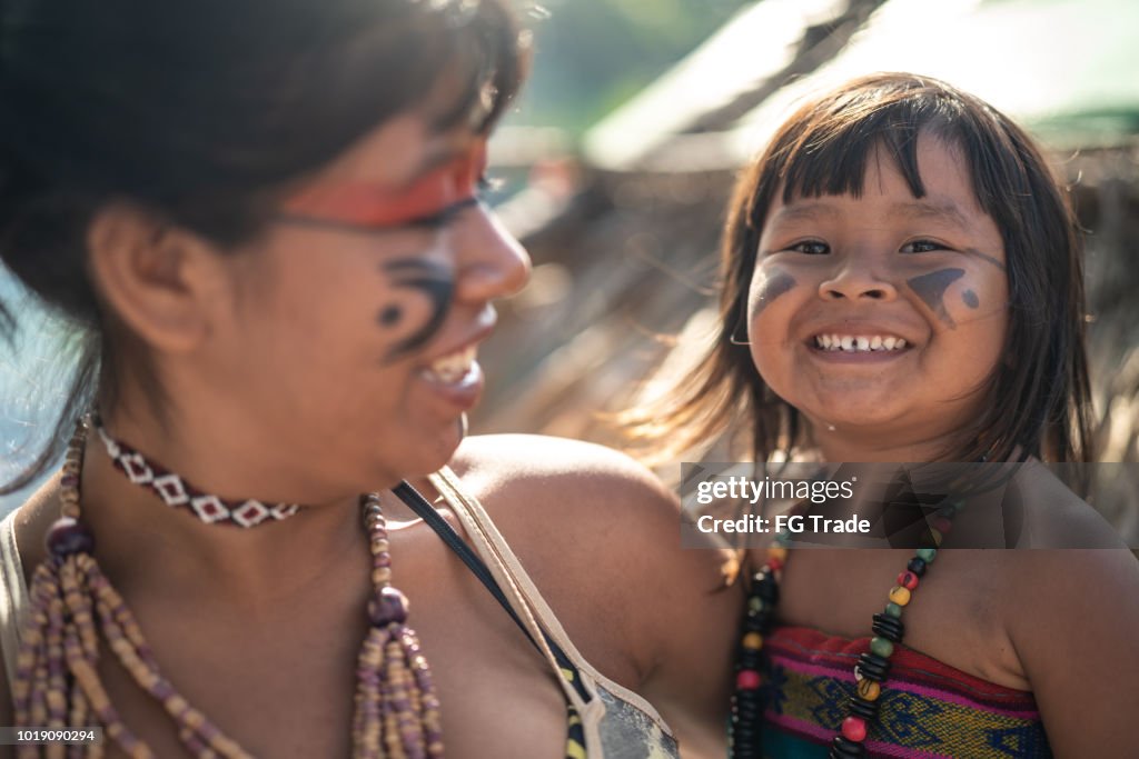 Einheimischen brasilianischen Schwestern Porträt von Tupi-Guarani-Ethnizität