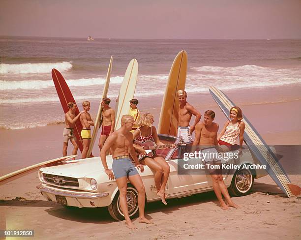beach party! - californie surf stockfoto's en -beelden