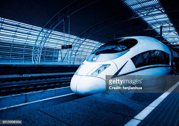 view of high-speed train arriving/leaving - bullet trains stockfoto's en -beelden