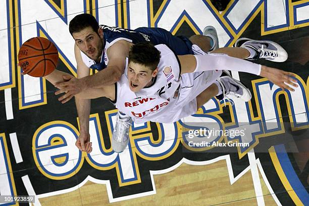 Tibor Pleiss of Brose Baskets is challenged by Dragan Labovic of Frankfurt during the Beko Basketball Bundesliga play off final match between...