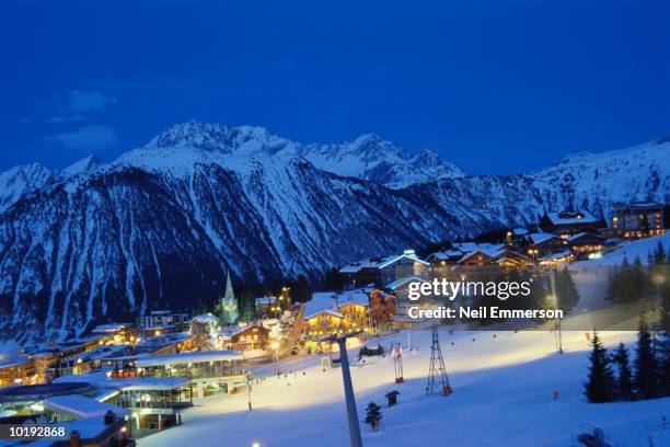 france, courchevel, ski resort at dusk, elevated view - trois vallées photos et images de collection