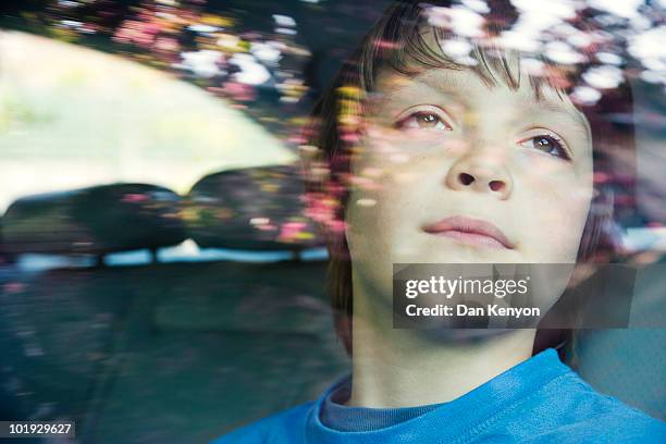 boy aged 10 in car. - car window stockfoto's en -beelden