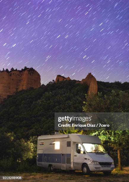 perseids over las médulas - 7cero stock pictures, royalty-free photos & images