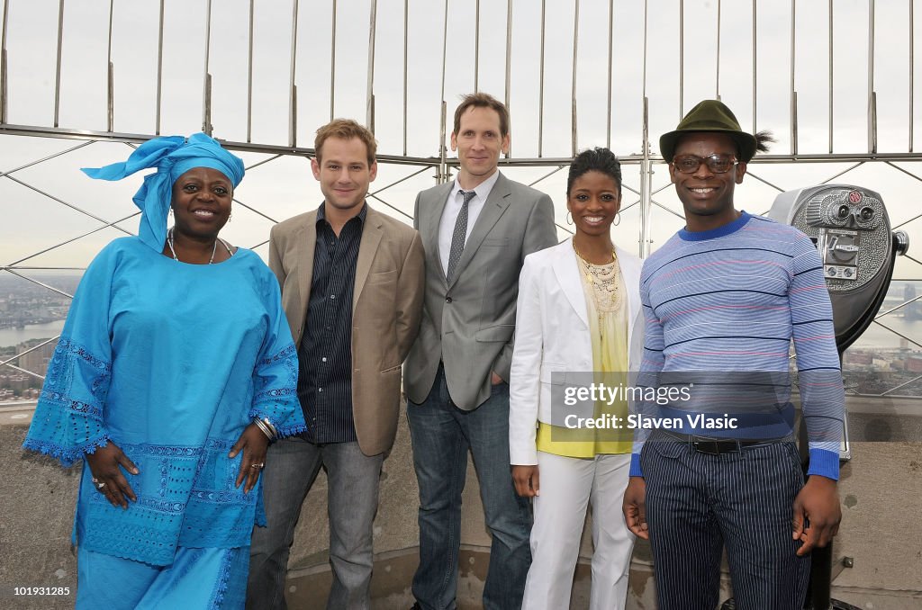 2010 Tony Award Nominees Visit The Empire State Building