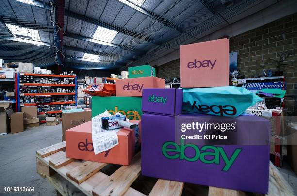 Packagedimensions Ebay Ebay Package Photos and Premium High Res Pictures - Getty Images