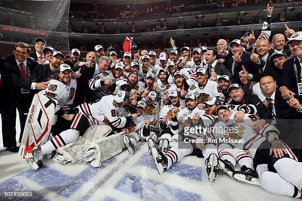 The Chicago Blackhawks pose for a team photo after defeating the Philadelphia Flyers 4-3 in overtime and win the Stanley Cup in Game Six of the 2010...